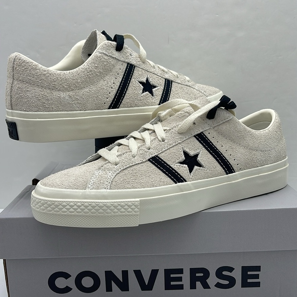 Converse WMNS Suede Sneakers A06424C
ONE STAR ACADEMY PRO OX EGRET/BLACK - Picture 9 of 16